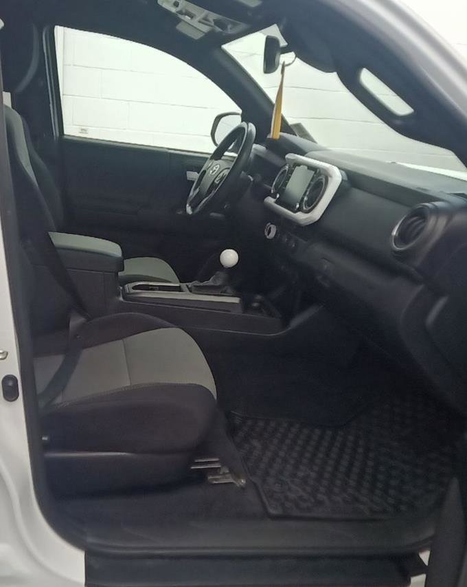 Used 2020 Toyota Tacoma TRD Sport AWD/4WD image 9