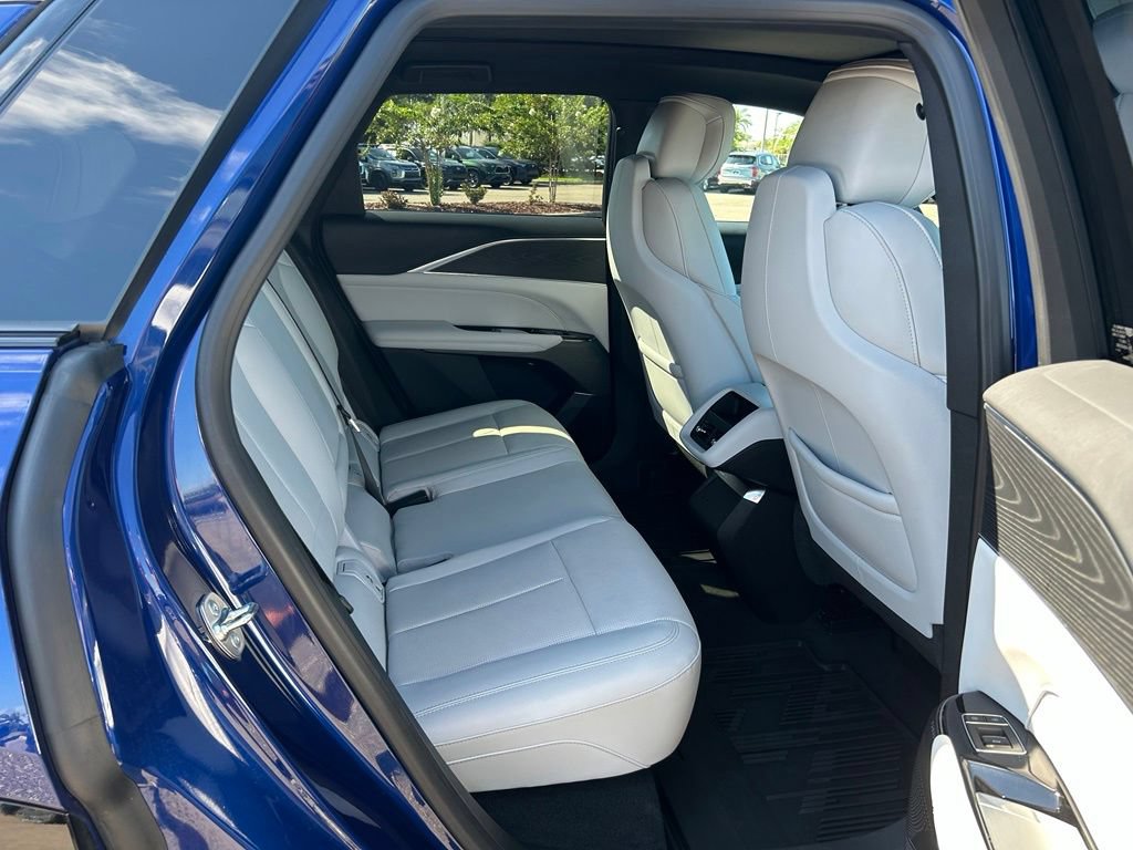 Used 2024 Cadillac Lyriq Luxury RWD image 46
