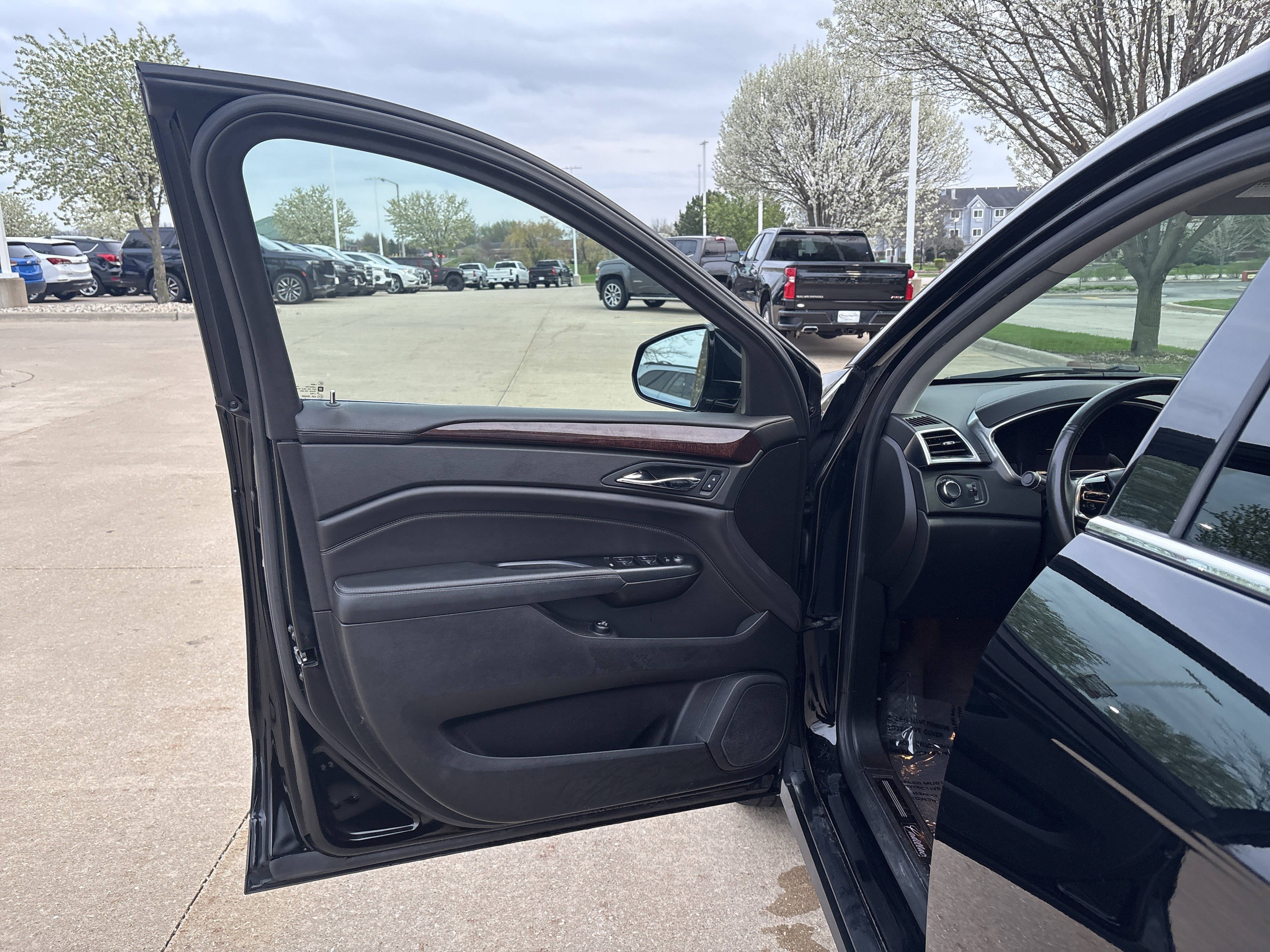 Used 2016 Cadillac SRX Luxury image 10