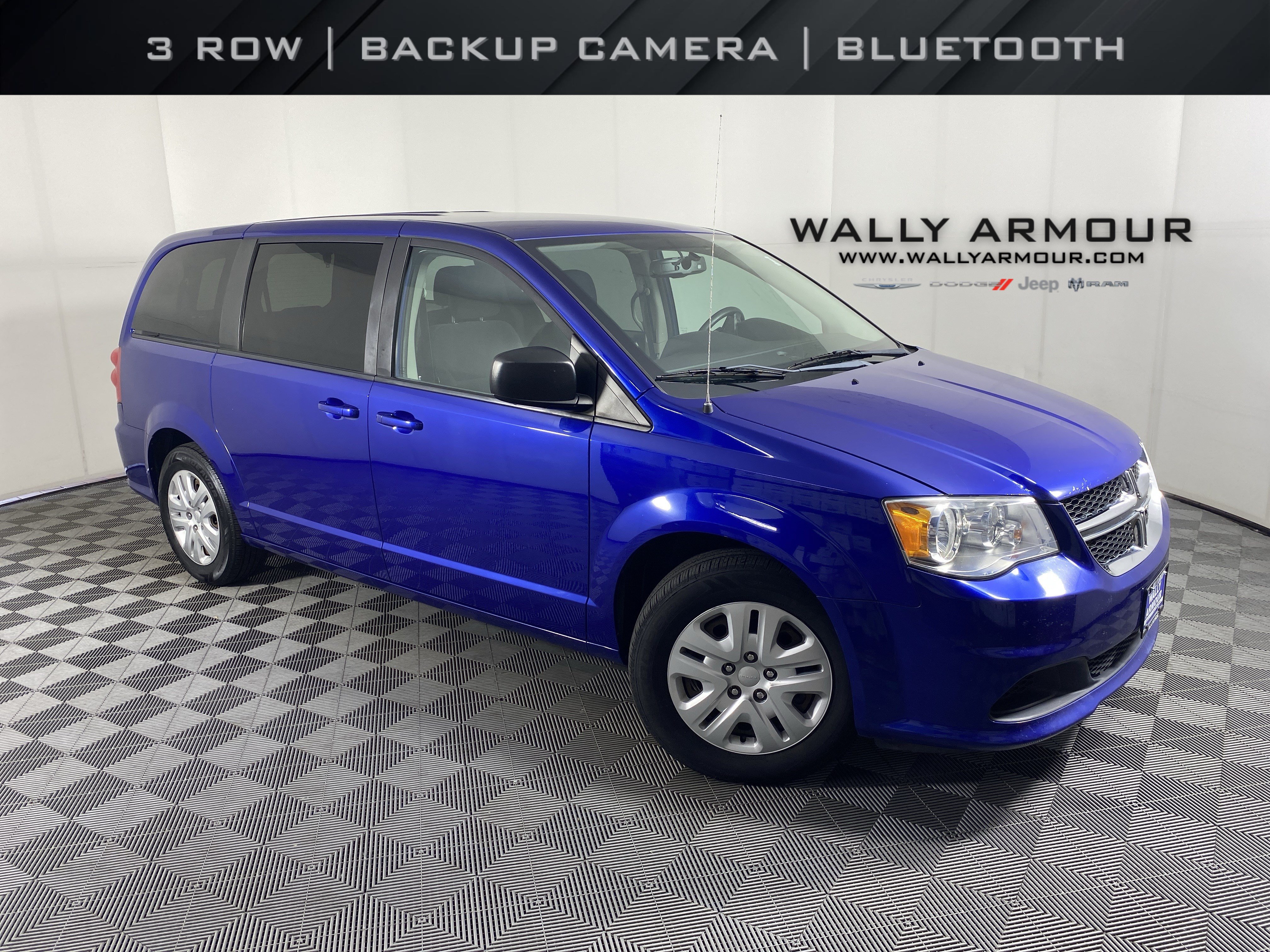 Used 2018 Dodge Grand Caravan SE w/ UConnect Hands-Free Group FWD image 1