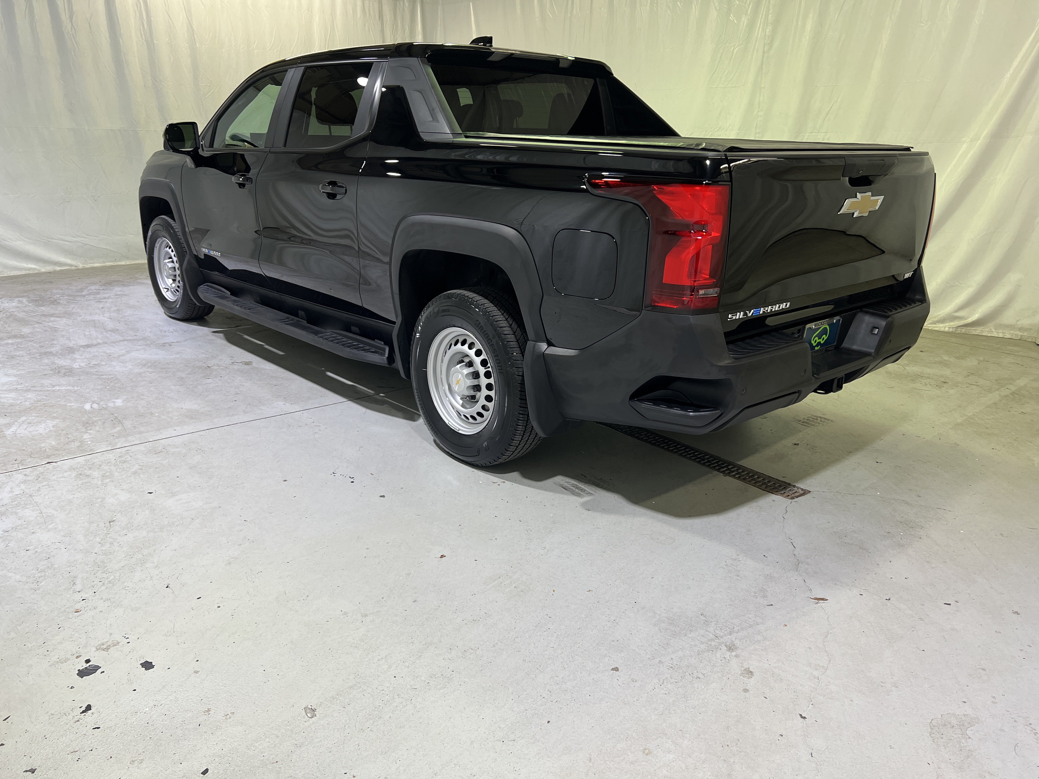 Used 2025 Chevrolet Silverado EV W/T AWD/4WD image 8