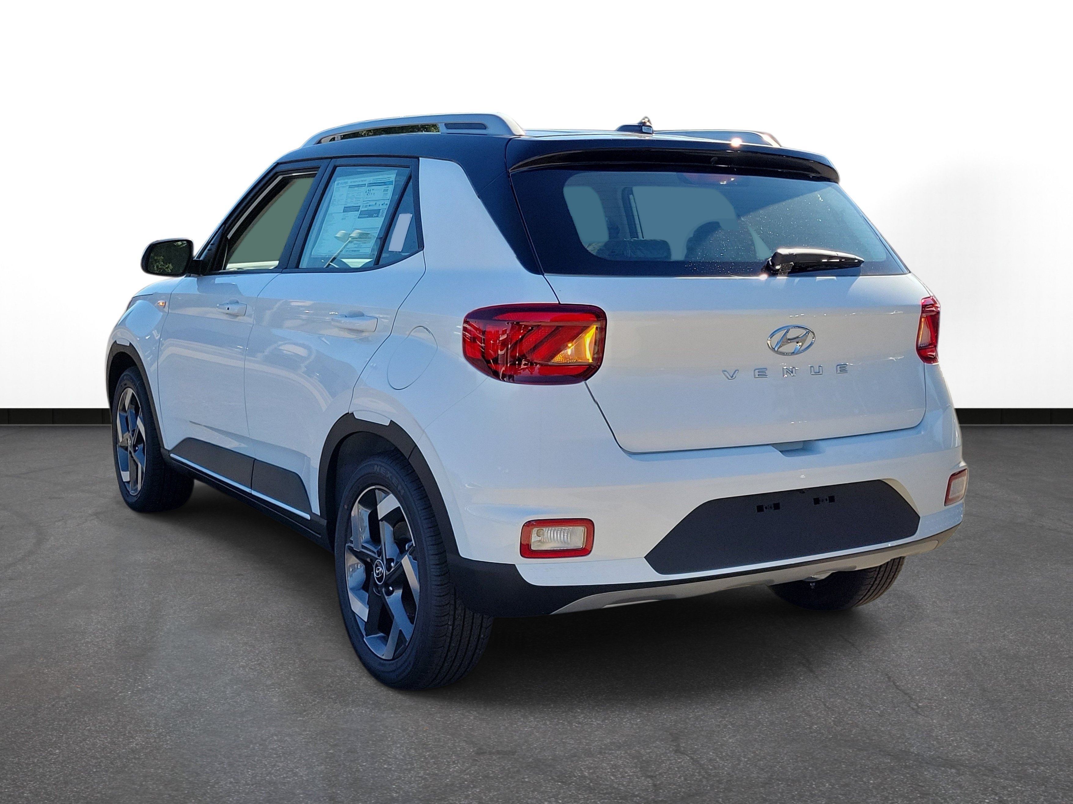 New 2026 Hyundai Venue SEL FWD image 3