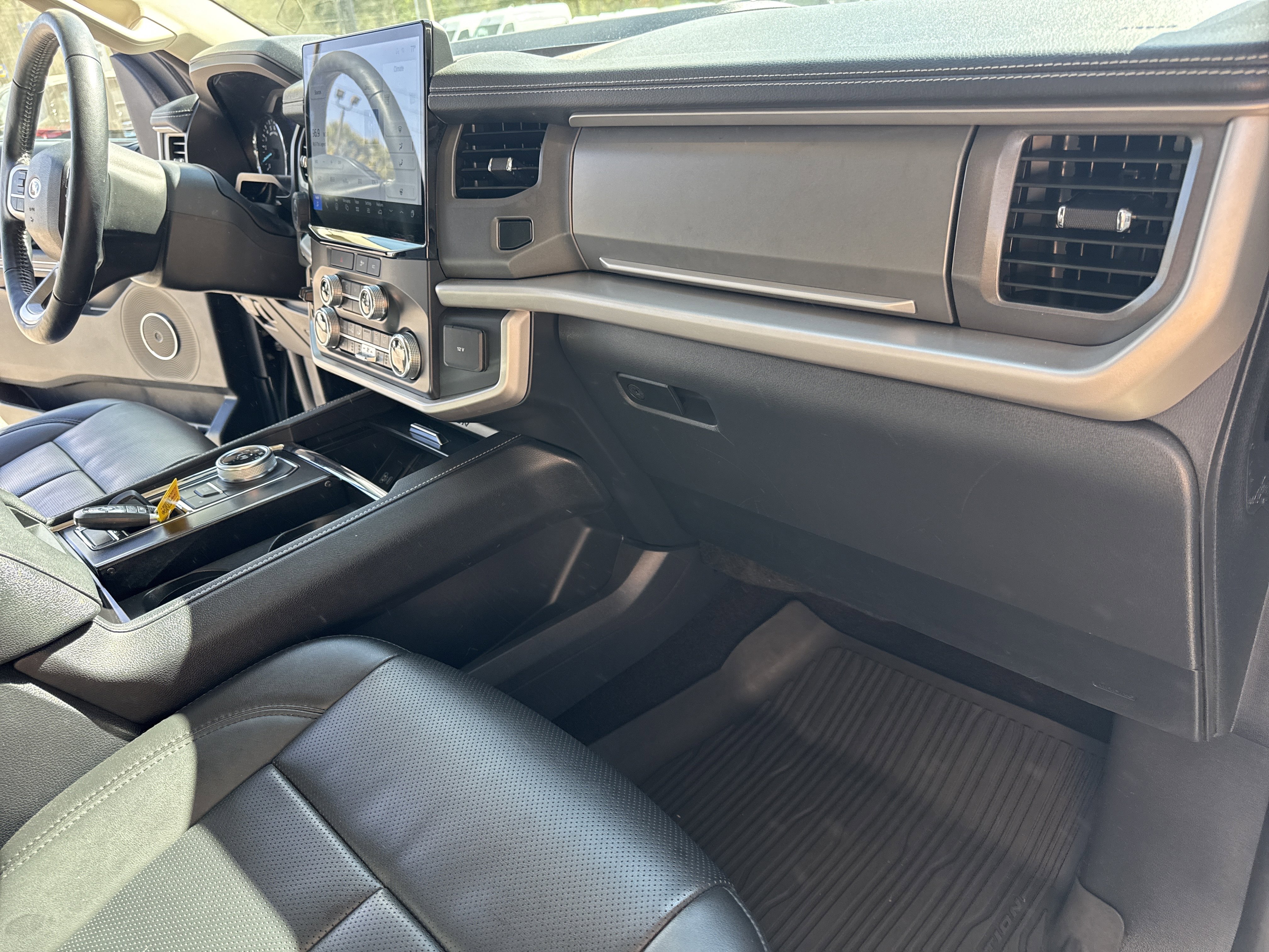 Used 2022 Ford Expedition Max XLT image 17