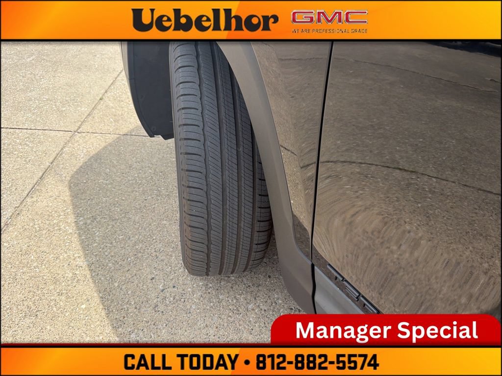 Used 2024 GMC Terrain SLT AWD/4WD image 19
