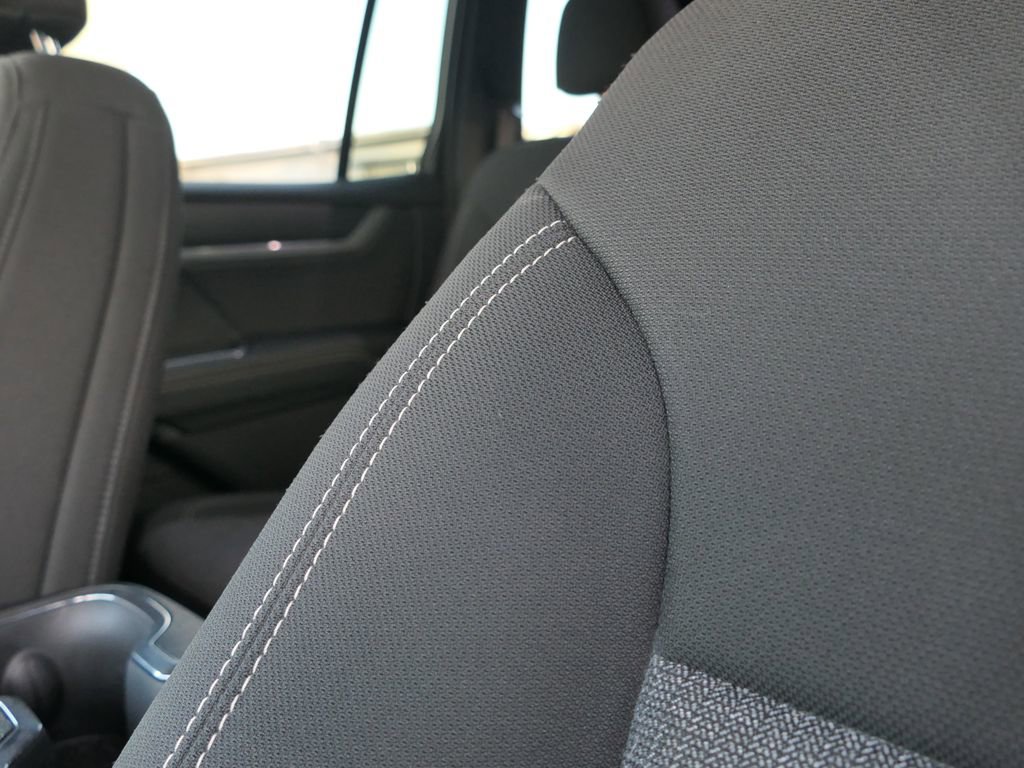 Used 2025 GMC Acadia Elevation image 13