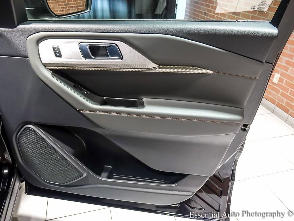 Used 2025 Ford Explorer Active image 29