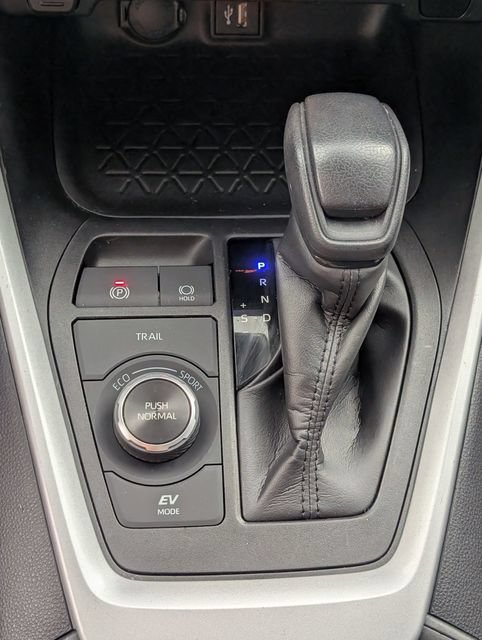 Used 2023 Toyota RAV4 LE AWD/4WD image 21
