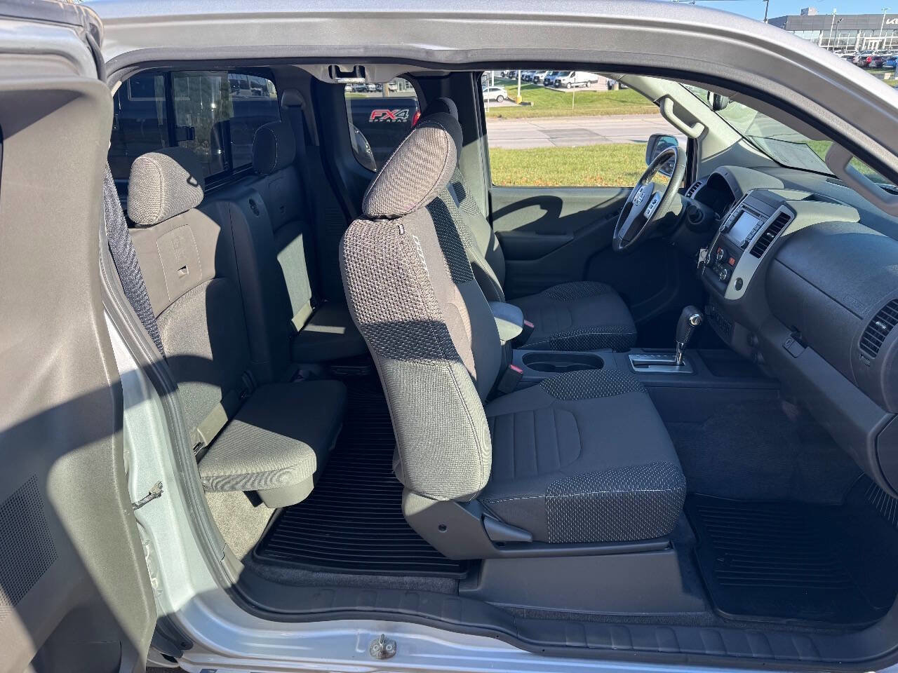 Used 2016 Nissan Frontier PRO-4X image 13