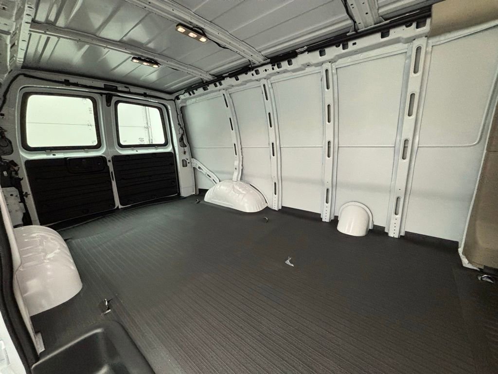 New 2025 GMC Savana 2500 w/ Driver Convenience Package image 34
