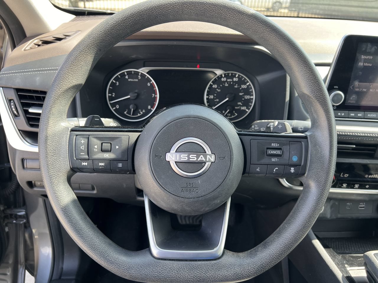 Used 2023 Nissan Rogue SV FWD image 7