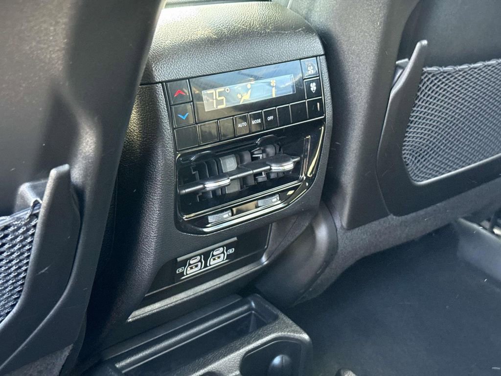 Used 2023 Jeep Grand Cherokee L Laredo image 10