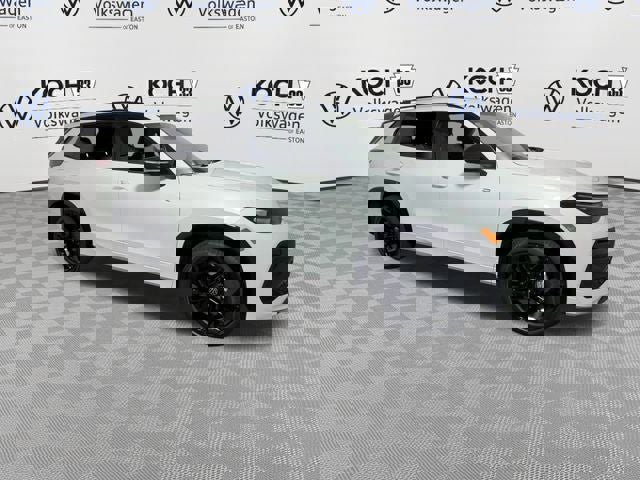 New 2025 Volkswagen Tiguan SE R-Line image 2