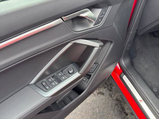 Used 2025 Audi Q3 2.0T Premium w/ Convenience Package AWD/4WD image 27