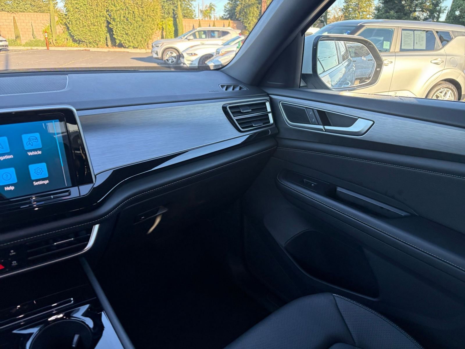 Used 2025 Volkswagen Atlas Cross Sport SE image 37