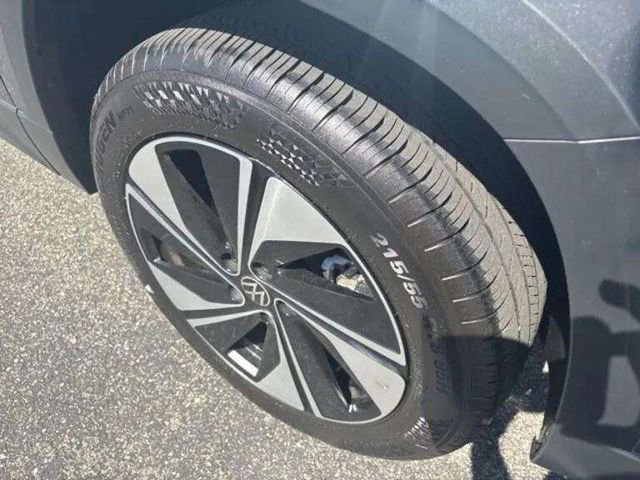 Used 2025 Volkswagen Taos SE AWD/4WD image 24