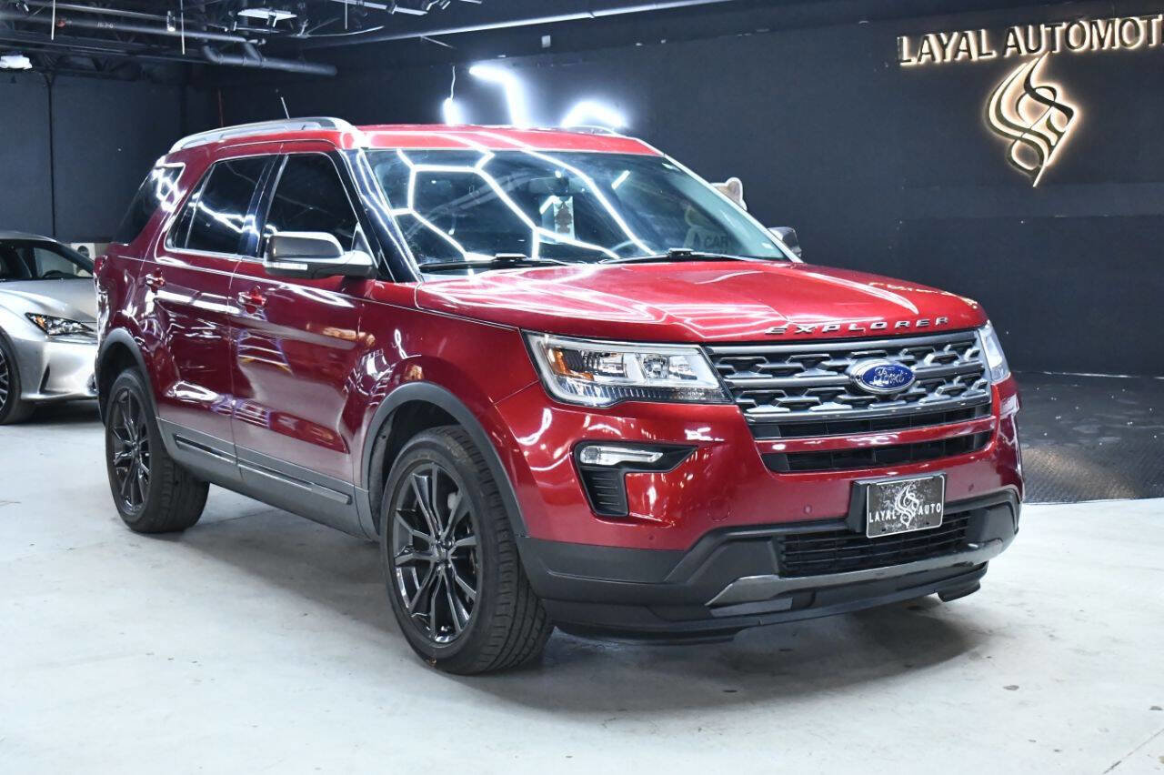 Used 2018 Ford Explorer XLT w/ Equipment Group 202A image 3