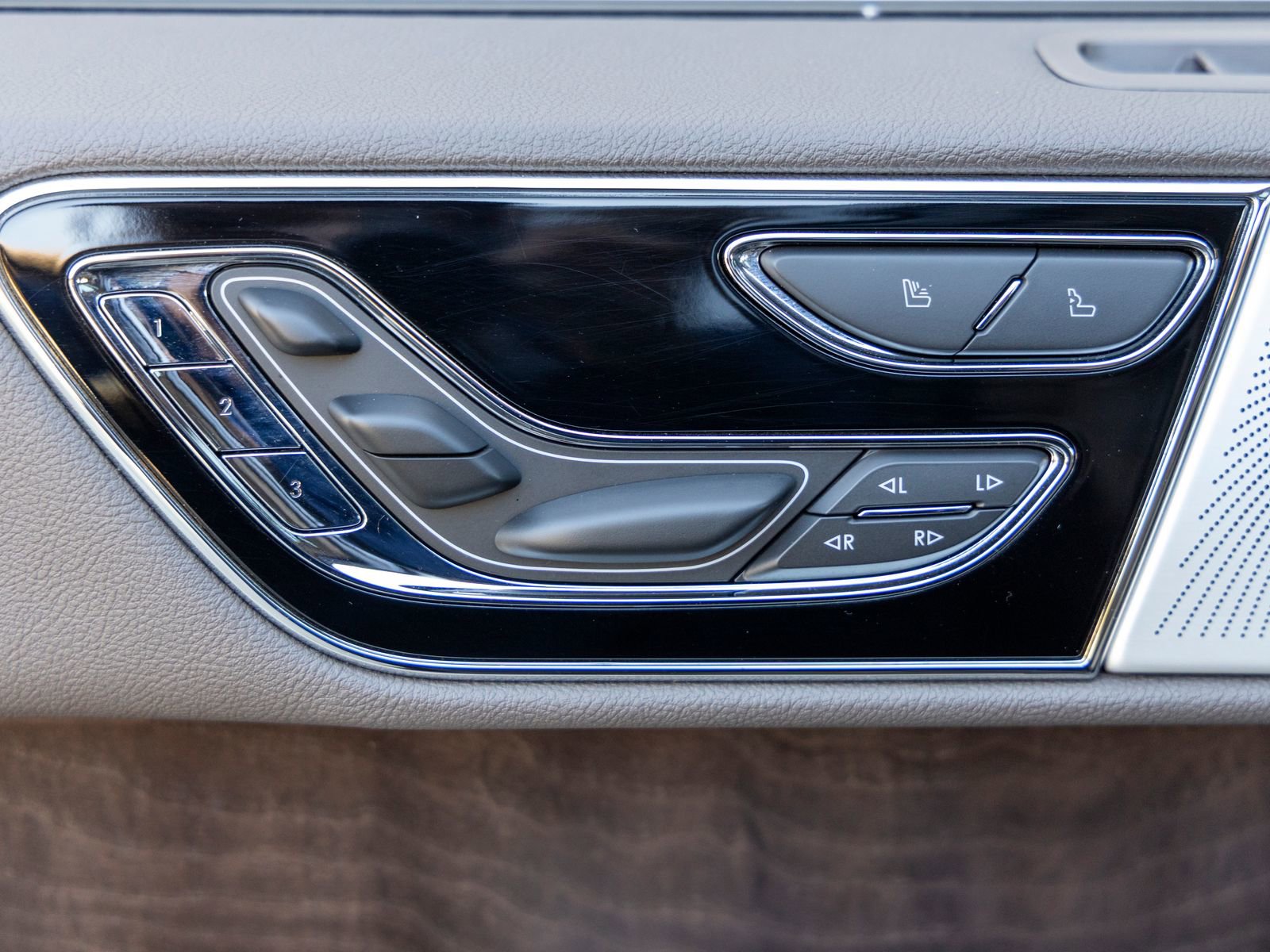 Used 2023 Lincoln Navigator Reserve image 21