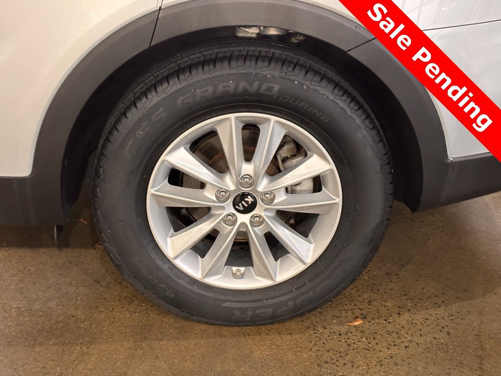 Used 2019 Kia Sorento LX image 32