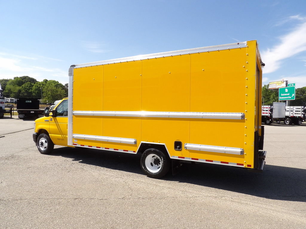 Used 2021 Ford E-350 and Econoline 350 Super Duty RWD image 4