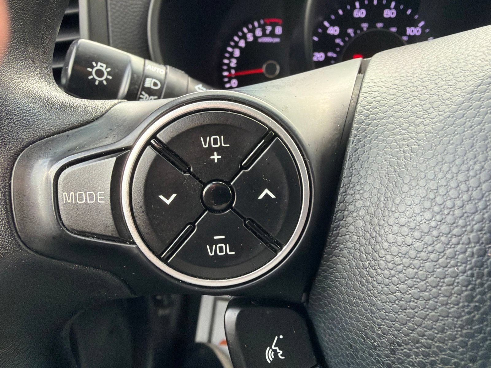 Used 2018 Kia Soul + FWD image 12