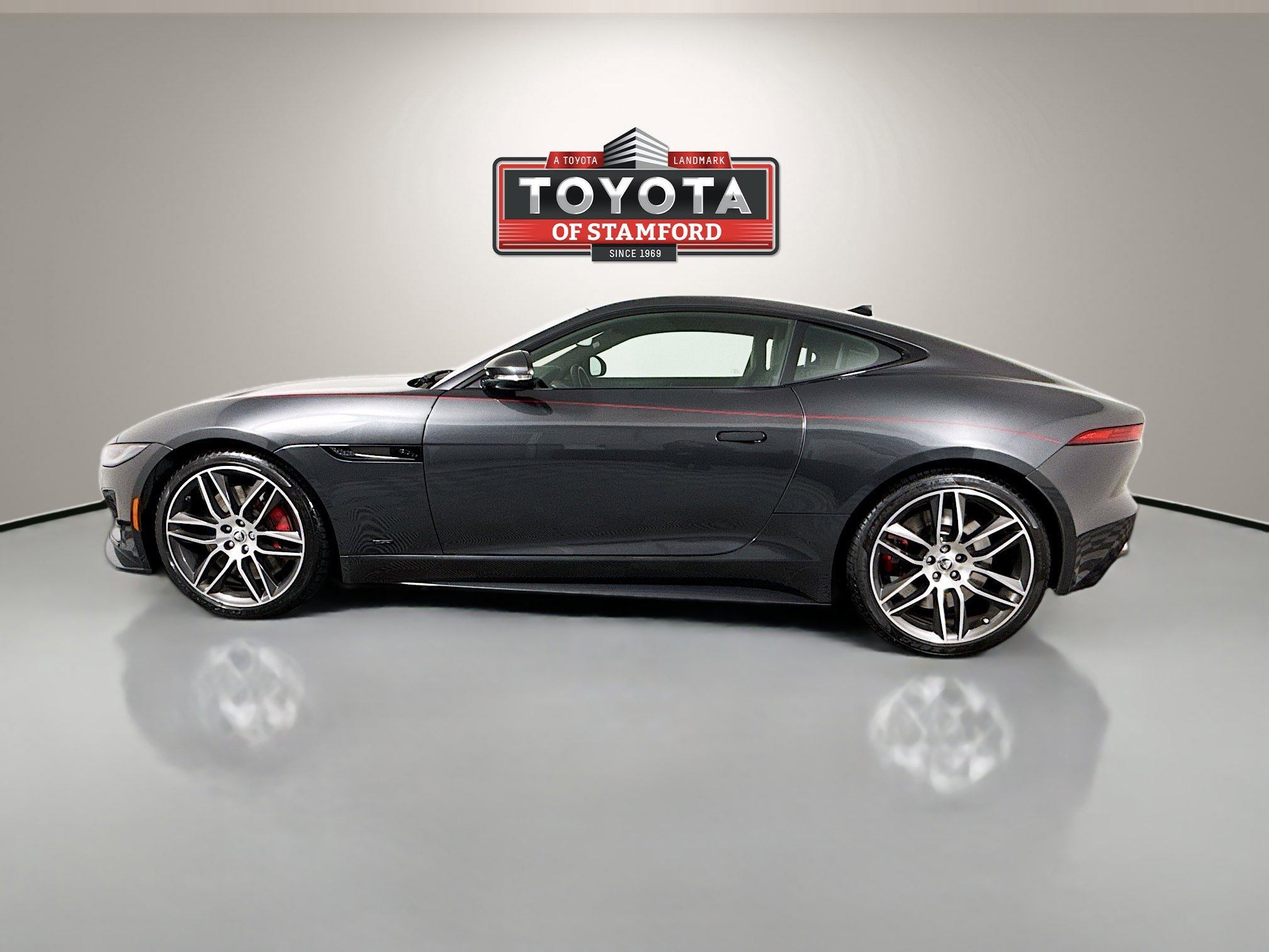 Used 2024 Jaguar F-TYPE Coupe AWD image 4