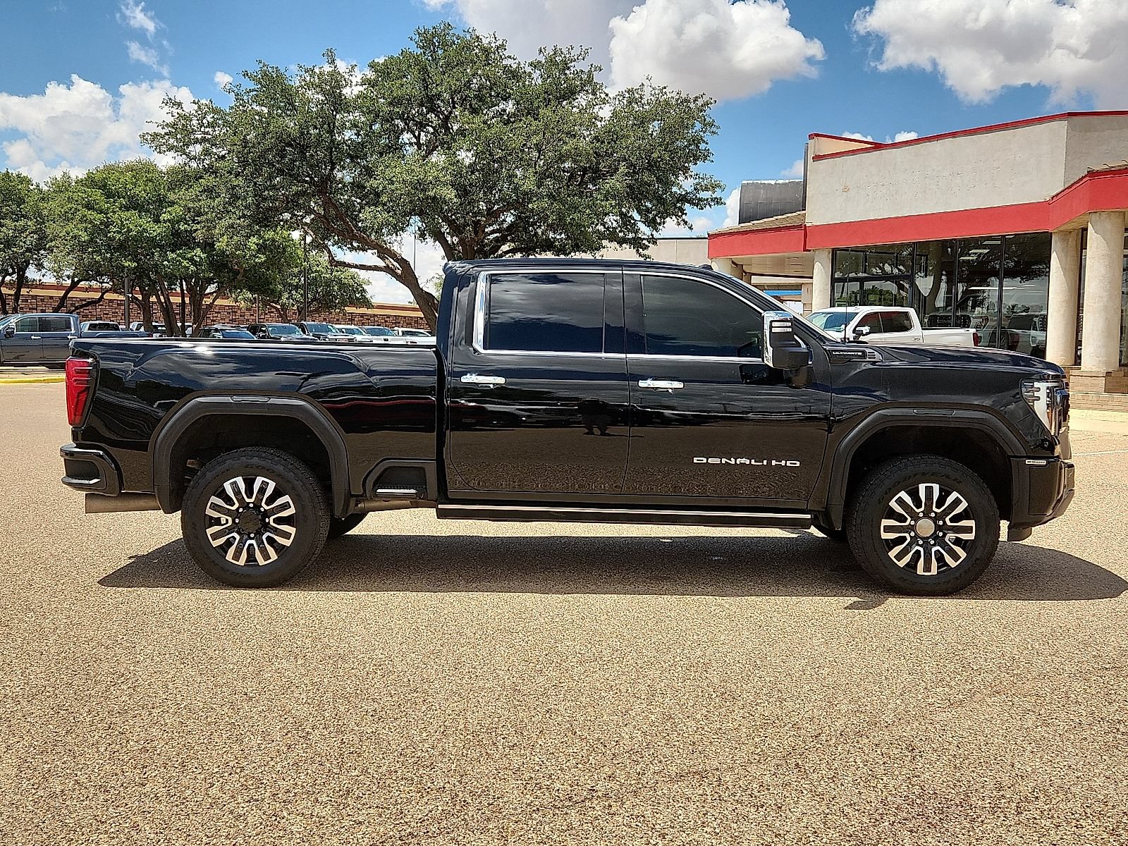 Used 2024 GMC Sierra 2500 Denali Ultimate AWD/4WD image 5