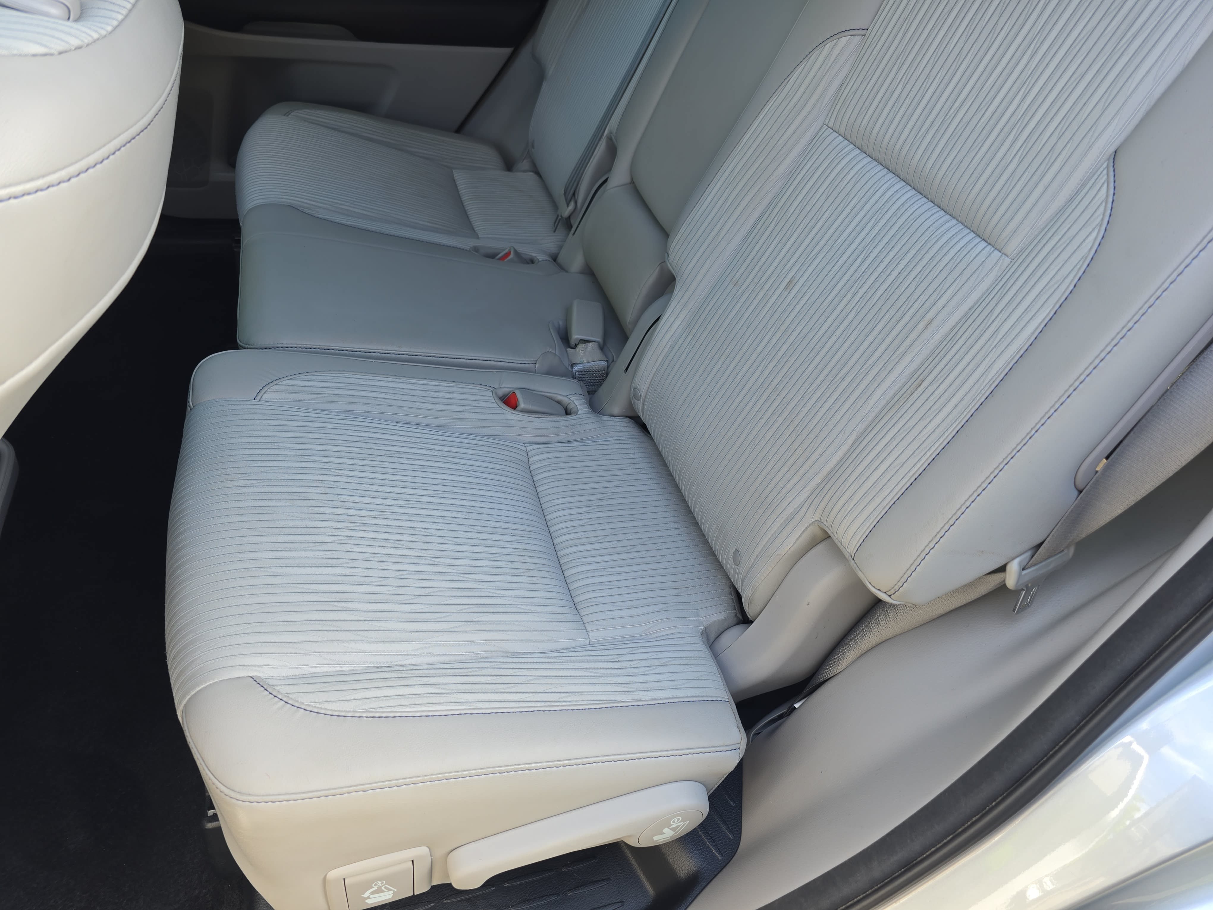 Used 2015 Toyota Highlander Plus FWD image 15
