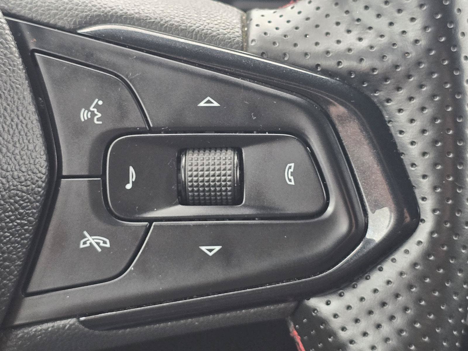 Used 2025 Chevrolet Trax RS FWD image 29