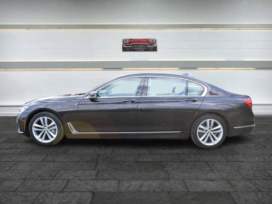Used 2016 BMW 750i RWD image 4