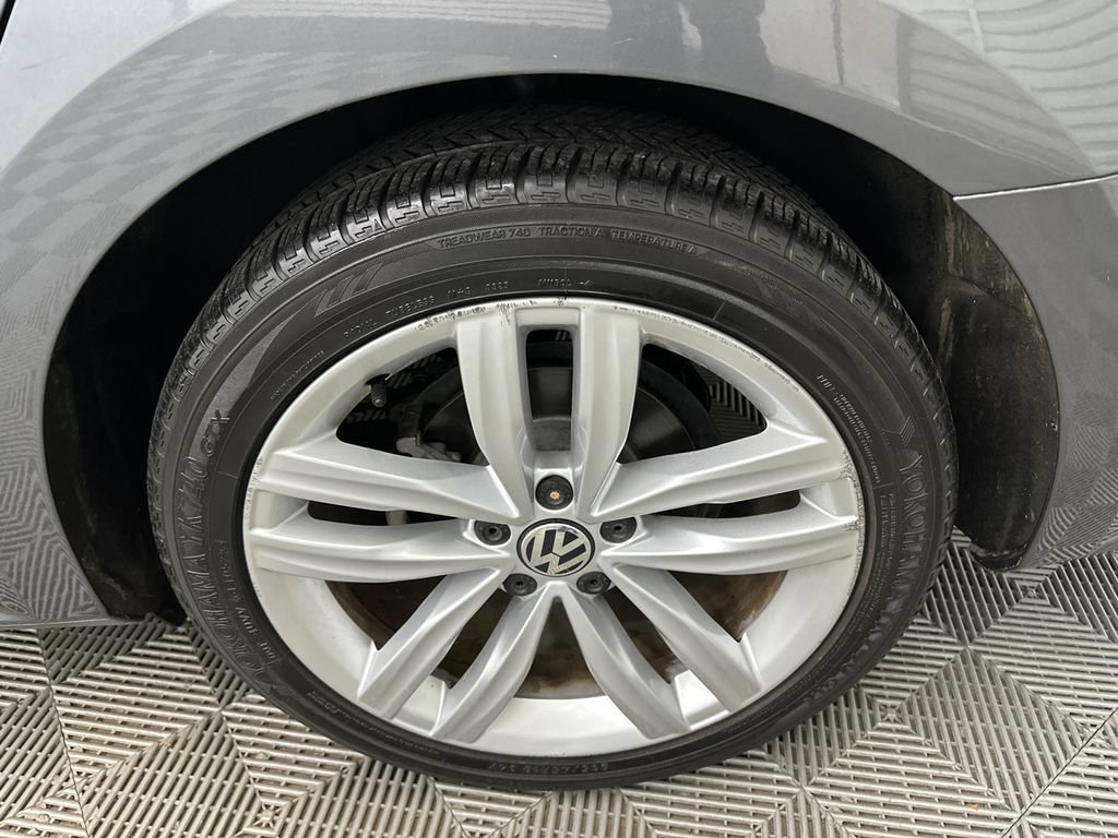 Used 2018 Volkswagen Passat 2.0T SE FWD image 19