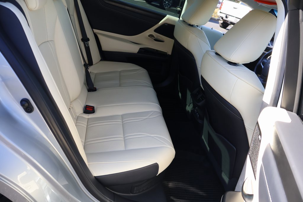 Used 2022 Lexus ES 300h w/ Luxury Package image 17