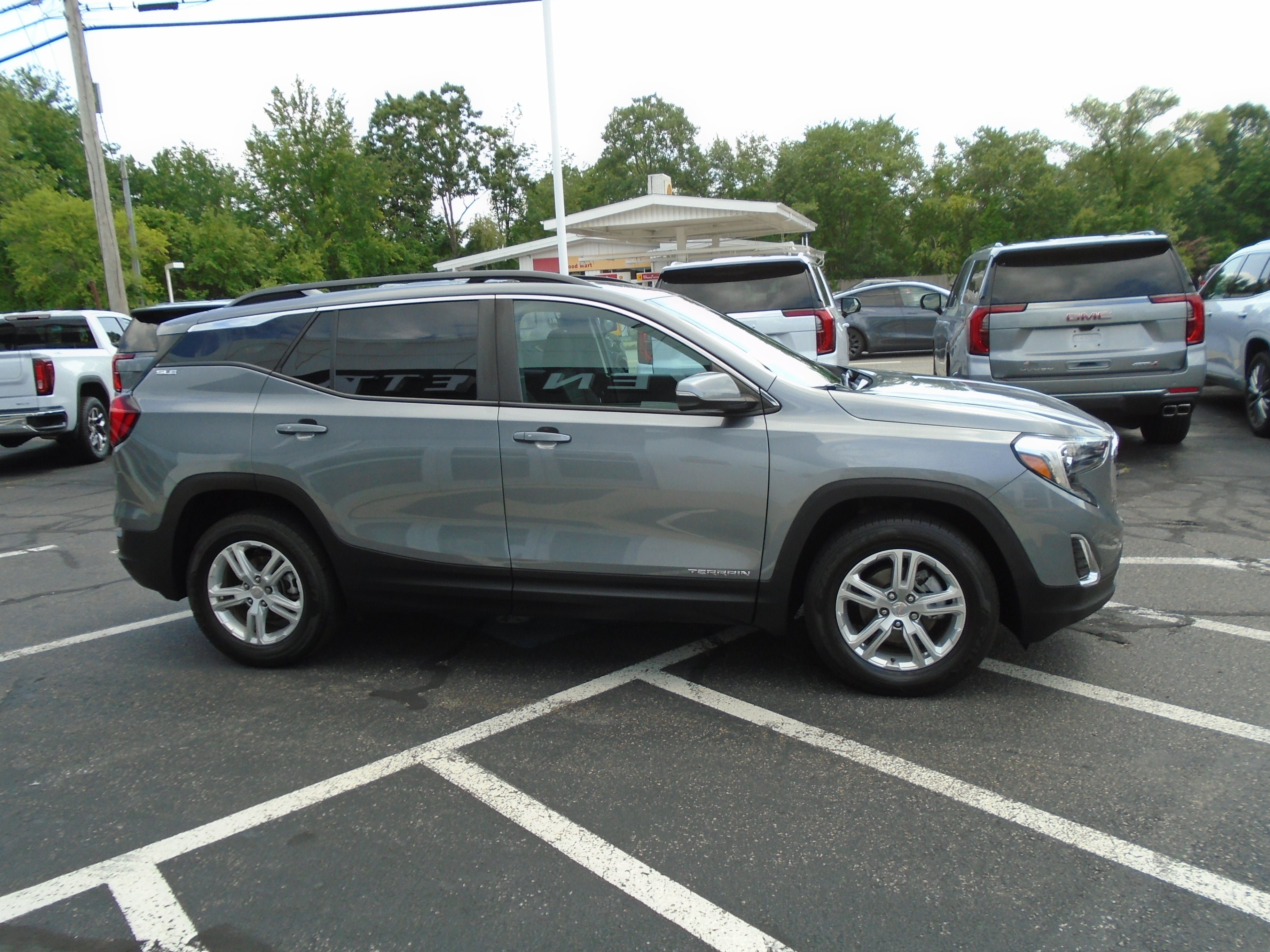 Used 2021 GMC Terrain SLE w/ Driver Convenience Package AWD/4WD image 6