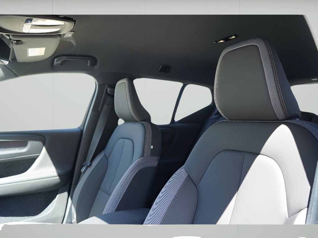 New 2025 Volvo EX40 Core w/ Climate Package image 19