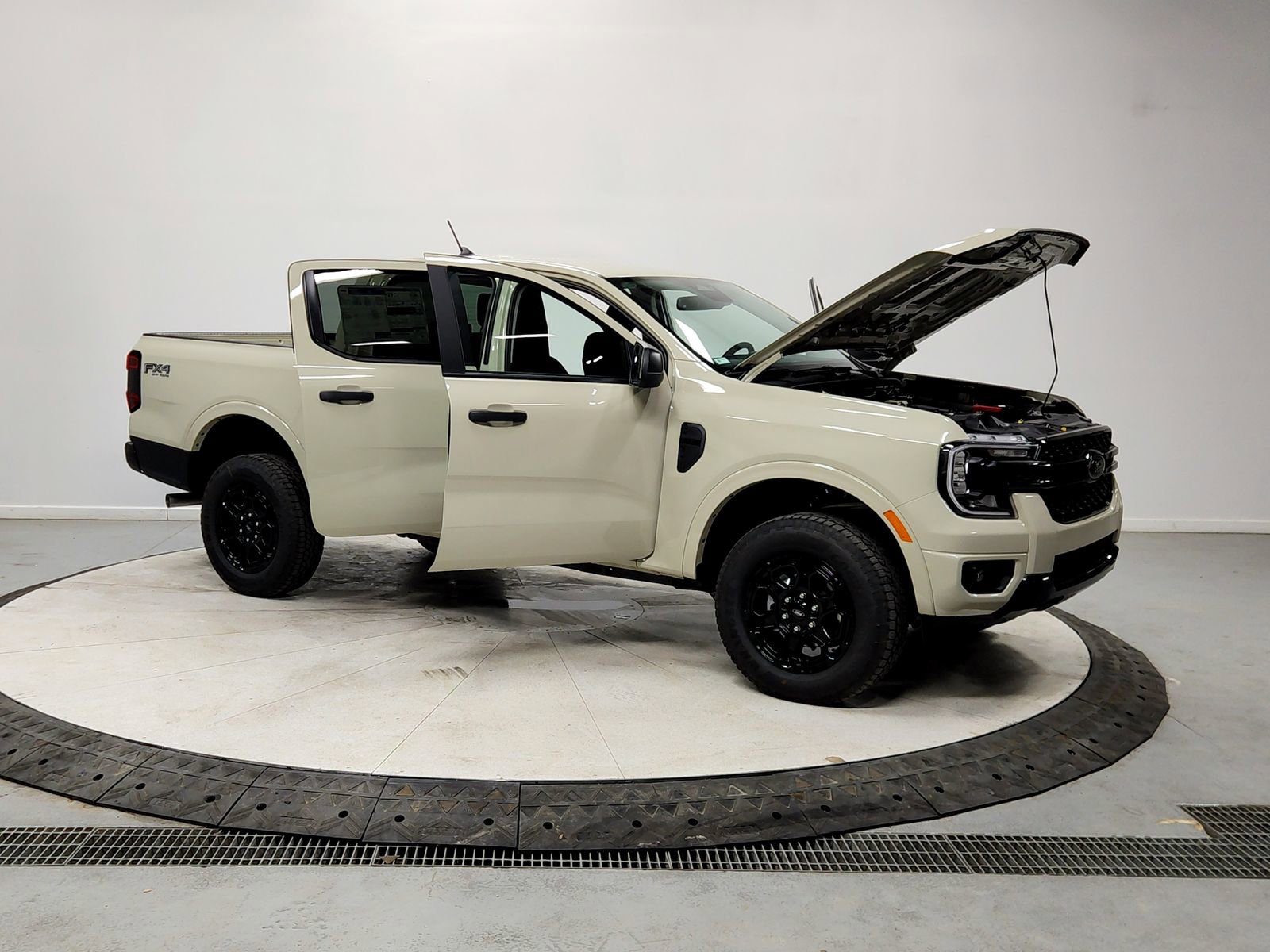 New 2026 Ford Ranger XLT w/ FX4 Off-Road Package image 9