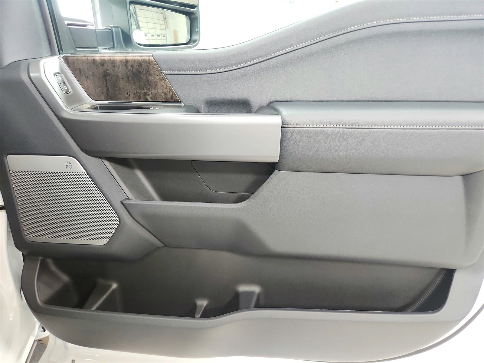 New 2026 Ford F350 Lariat w/ Black Appearance Package image 37