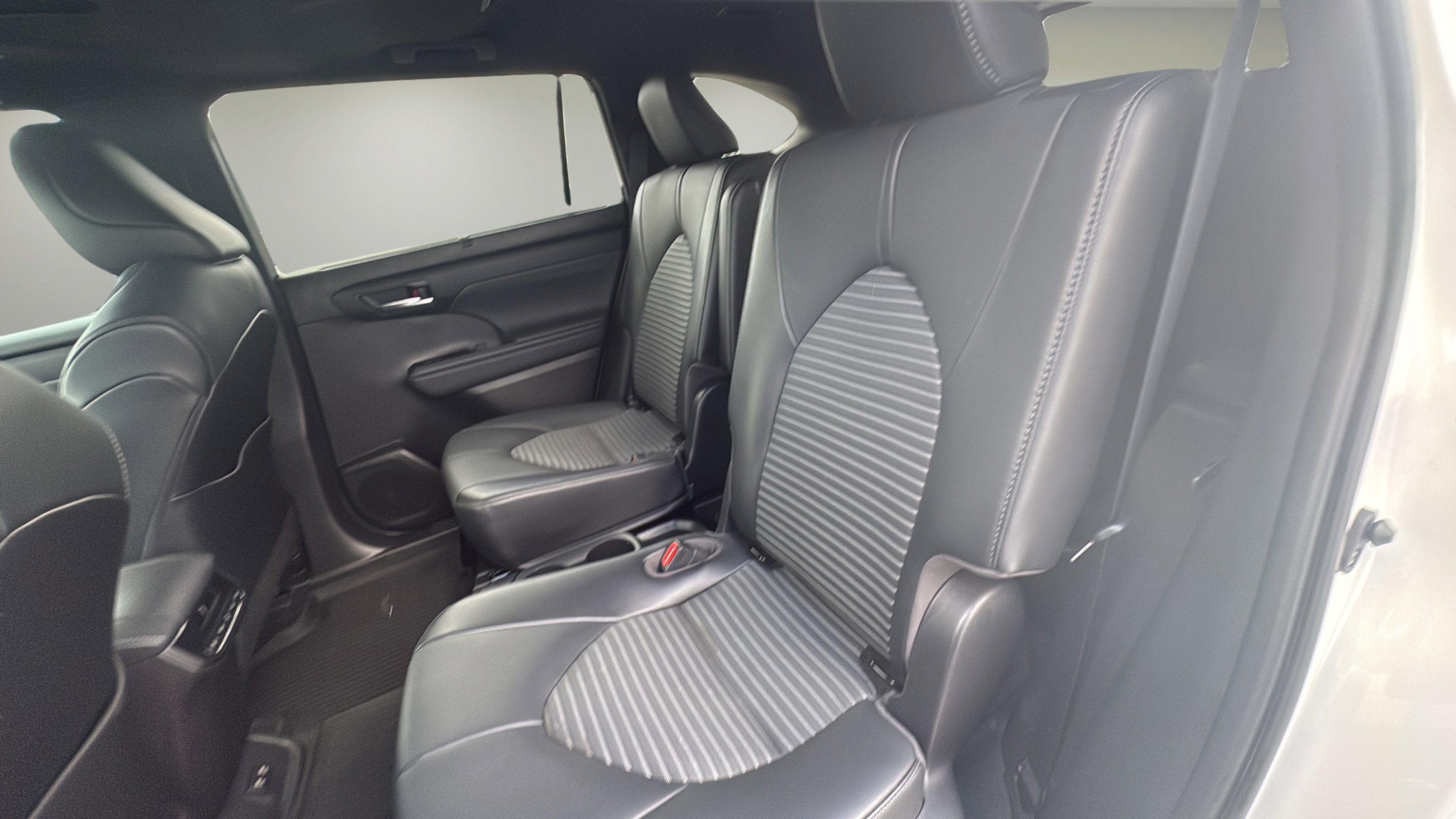 Used 2021 Toyota Highlander XSE image 14