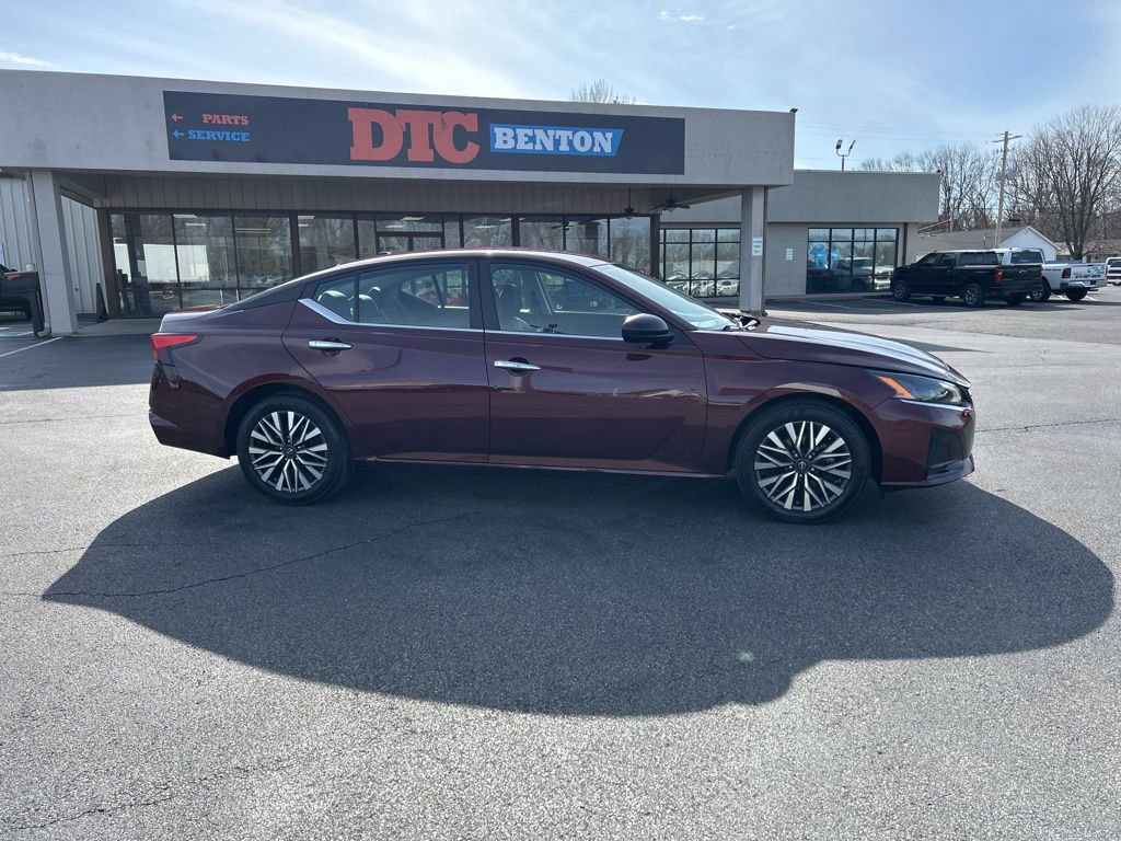 Used 2025 Nissan Altima 2.5 SV image 3