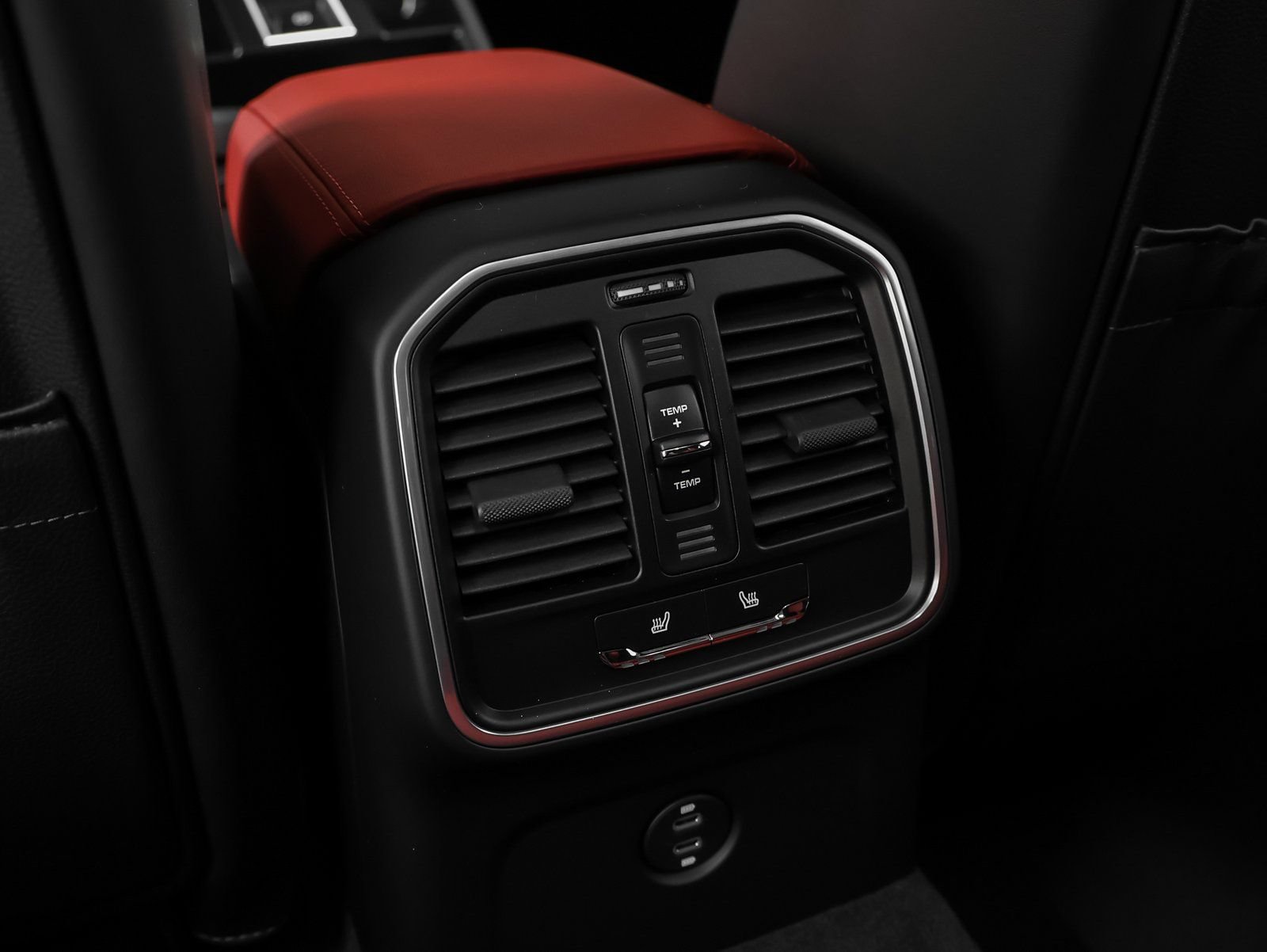 Certified 2026 Porsche Macan AWD/4WD image 43