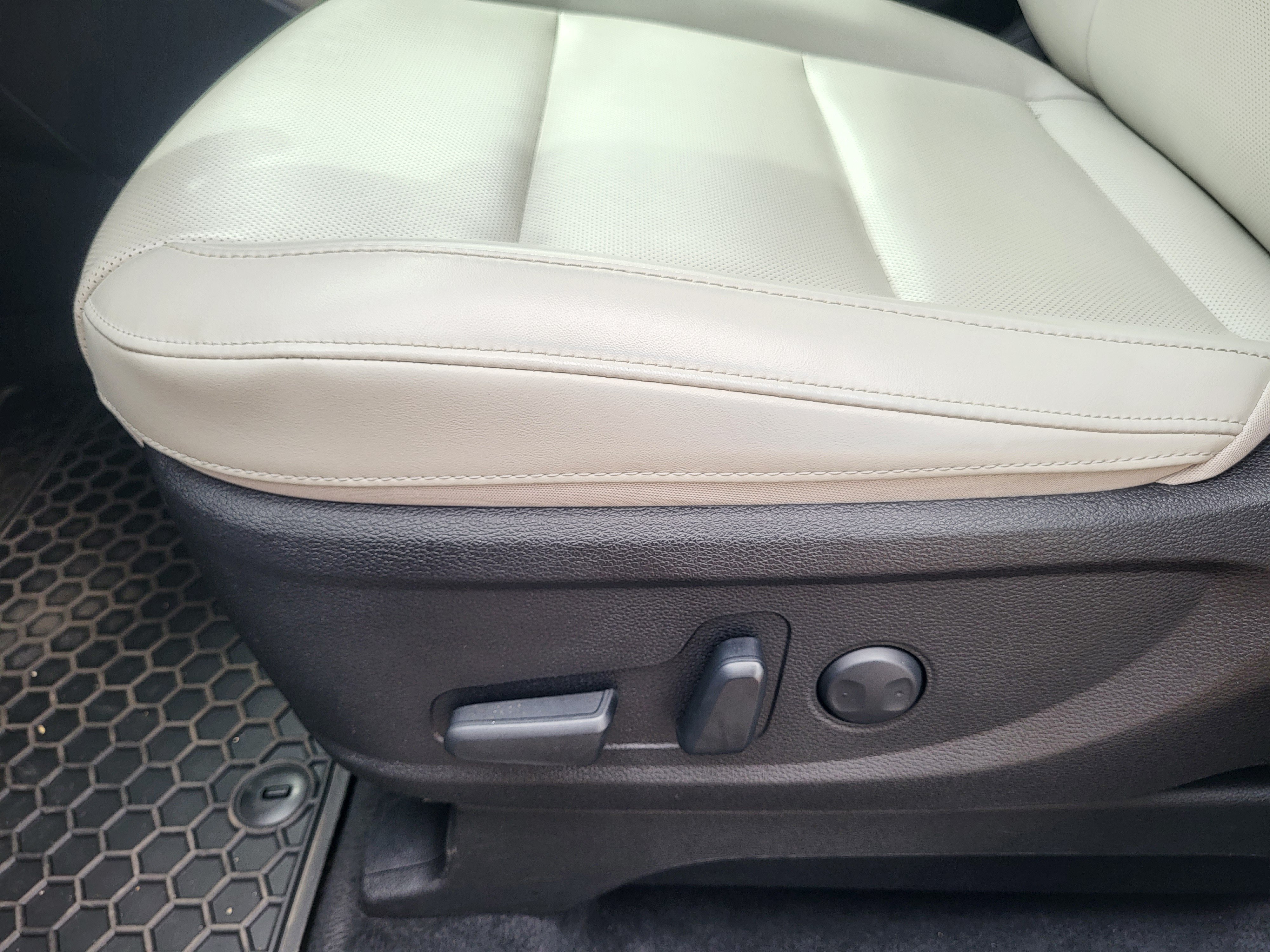 Used 2022 Kia Telluride S AWD/4WD image 12