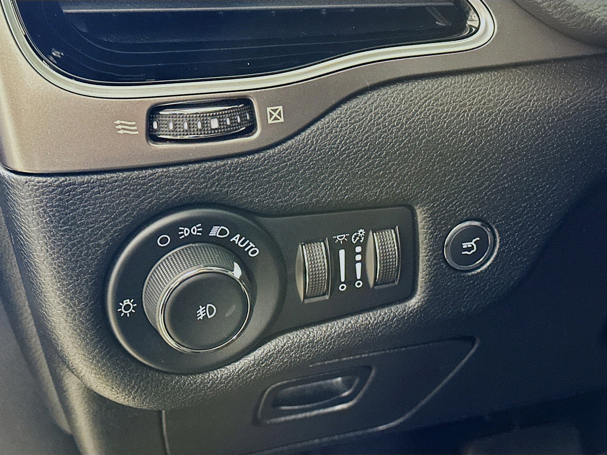 Certified 2022 Jeep Cherokee Limited image 10