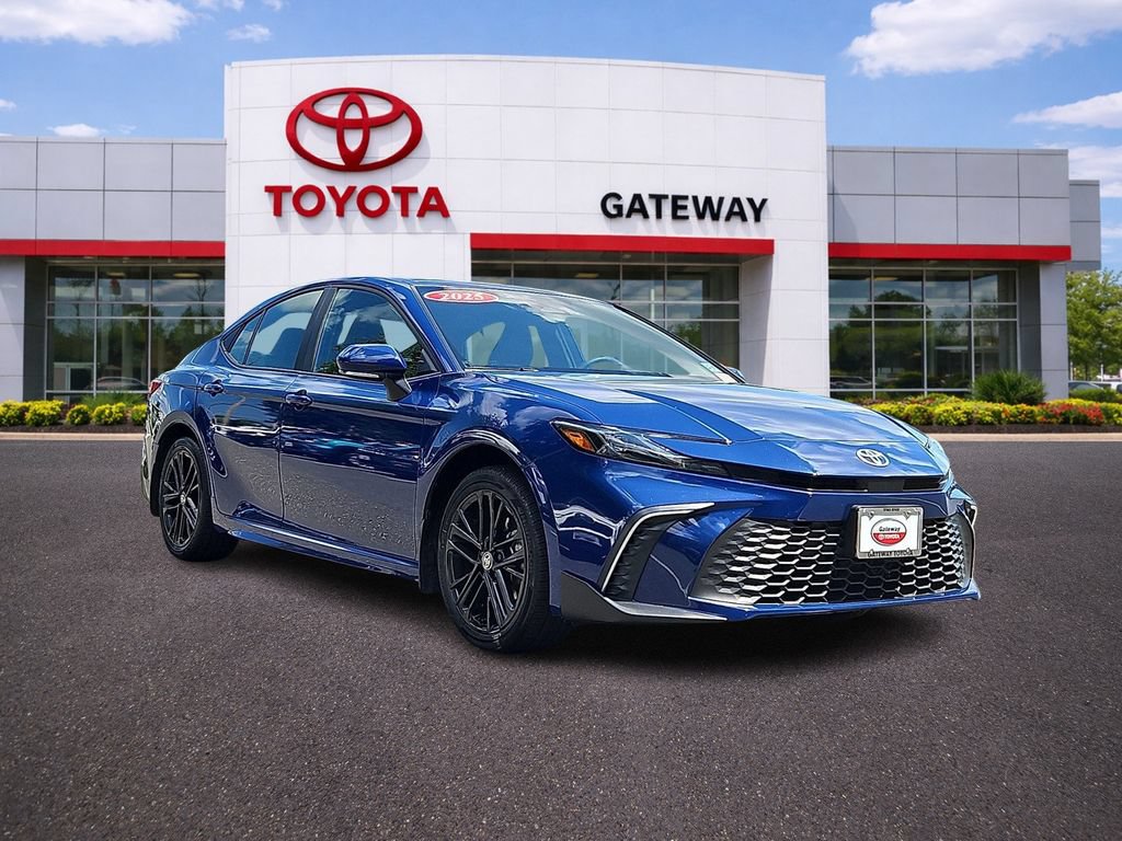 Used 2025 Toyota Camry SE AWD/4WD image 3