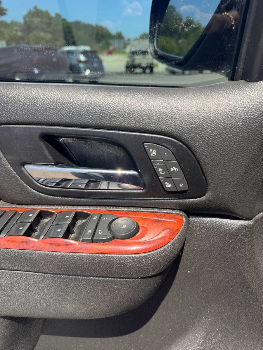 Used 2012 Chevrolet Avalanche LTZ AWD/4WD image 9