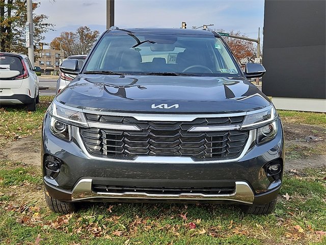 Used 2025 Kia Seltos S image 2