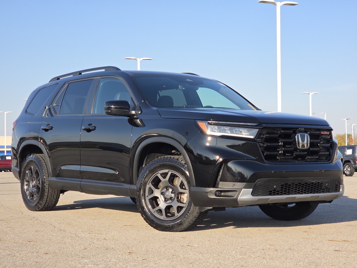 Used 2023 Honda Pilot TrailSport image 2