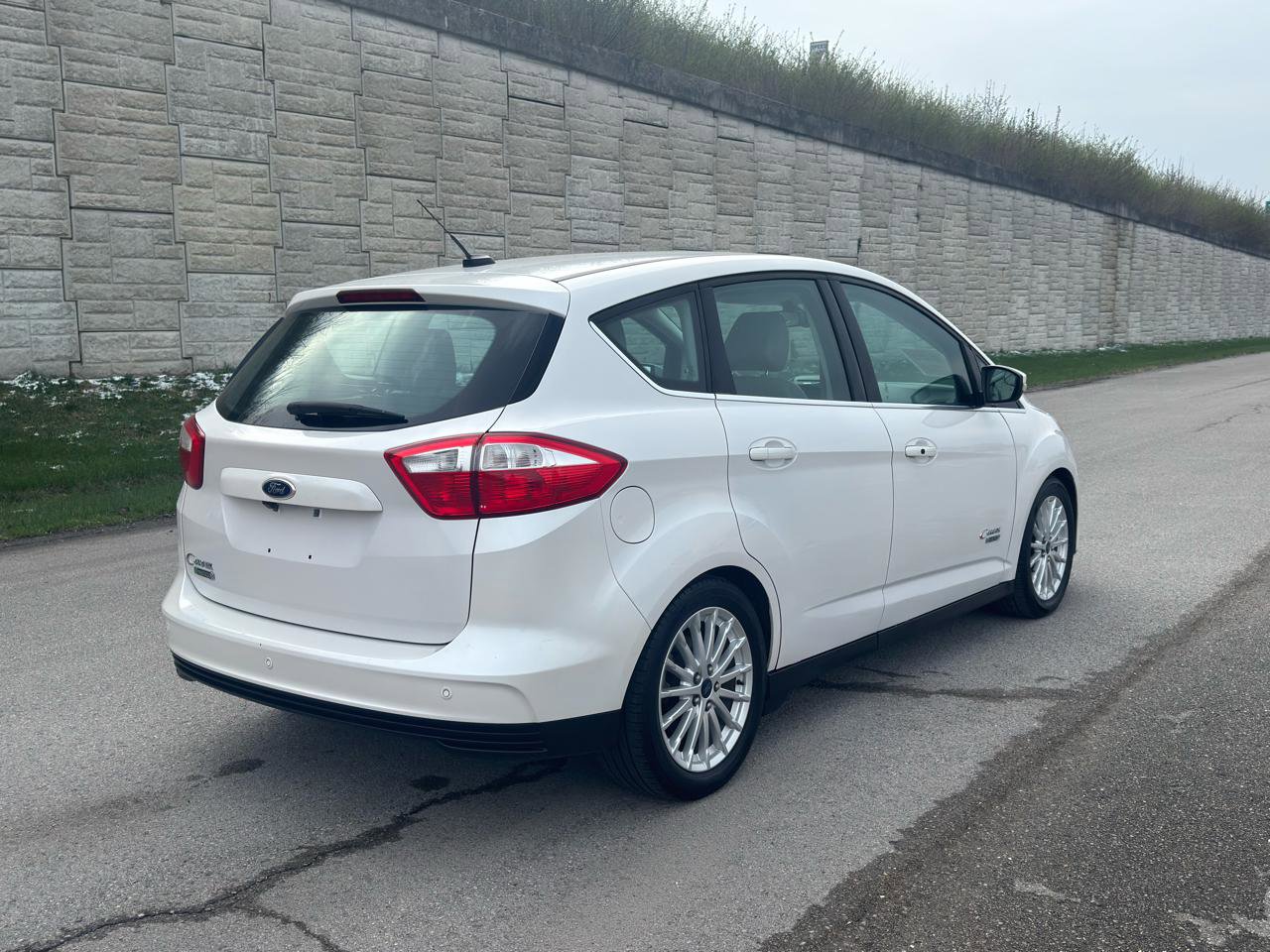 Used 2015 Ford C-MAX Energi SEL w/ Equipment Group 301A image 4