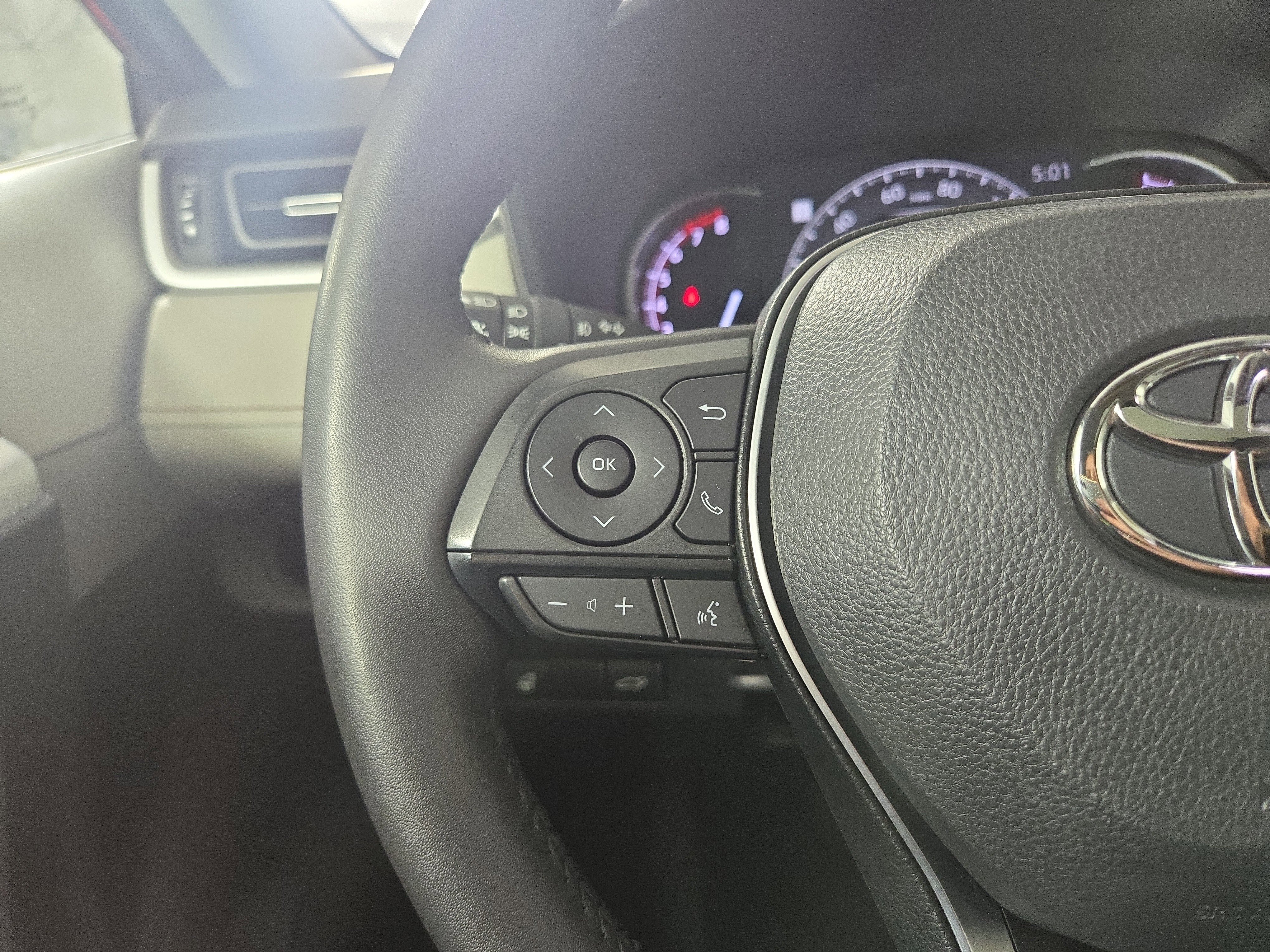 Used 2024 Toyota RAV4 XLE Premium image 15