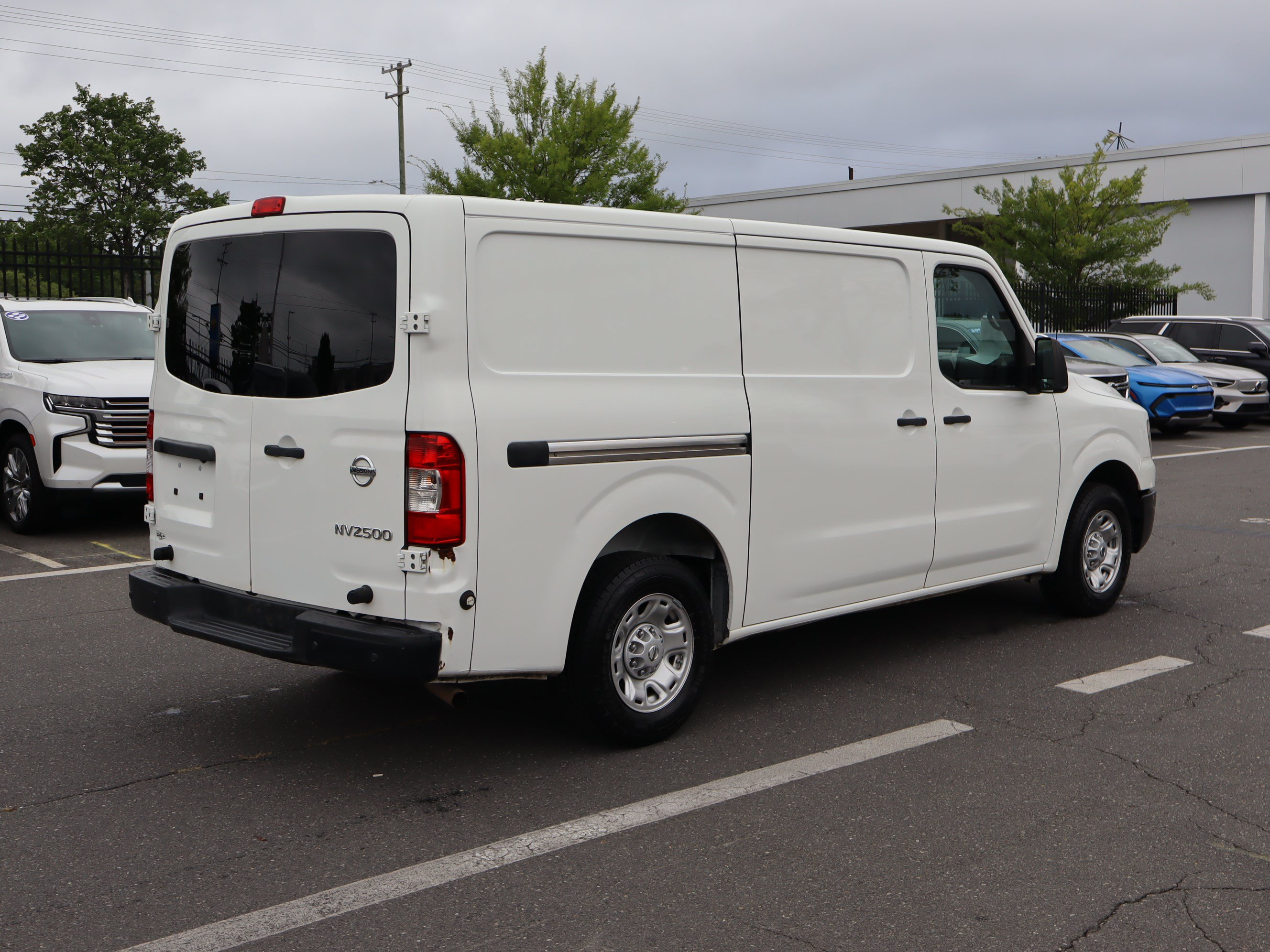 Used 2021 Nissan NV 2500 SV w/ Back Door Glass Package RWD image 11