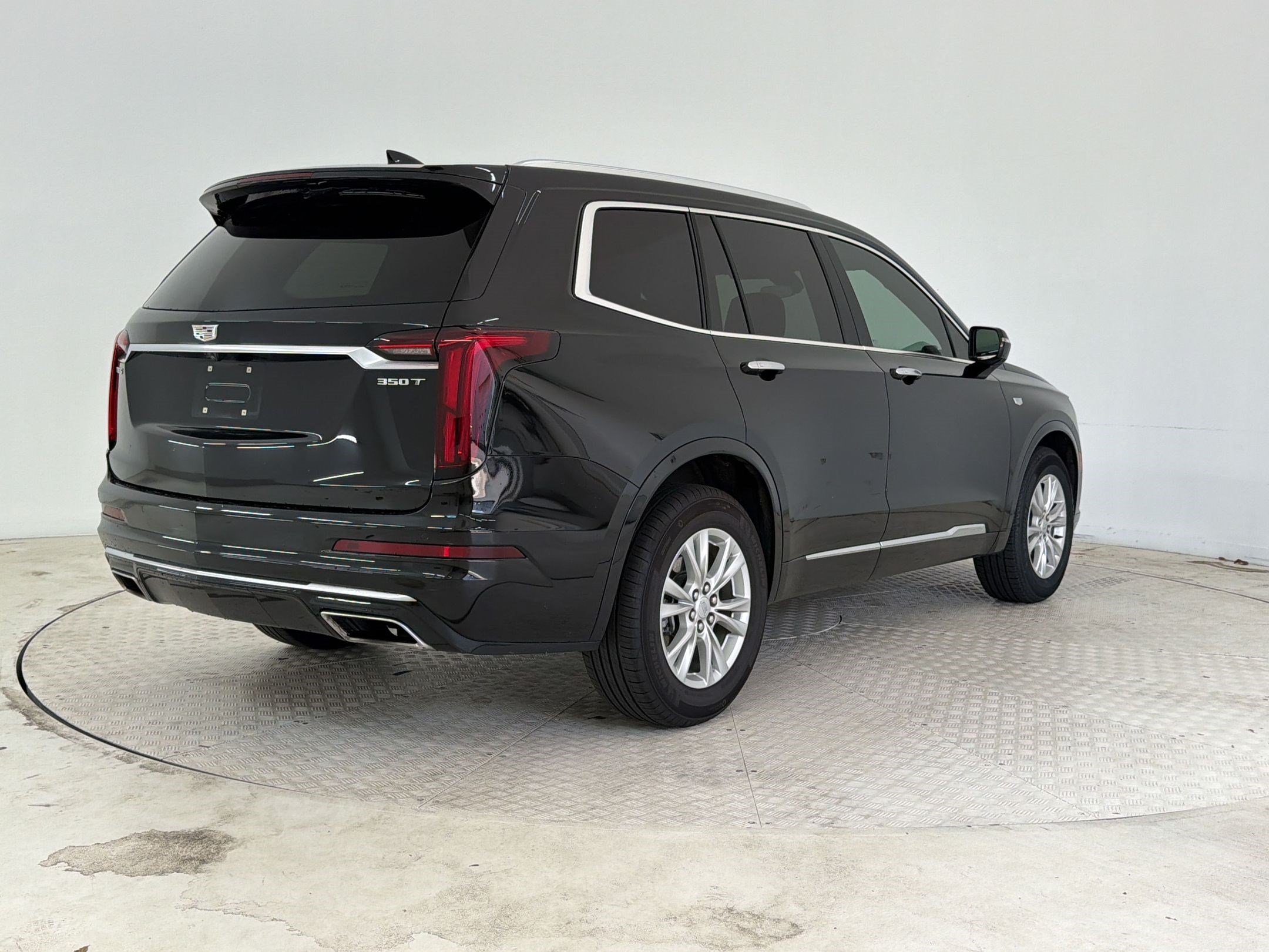 Used 2025 Cadillac XT6 Luxury FWD image 9