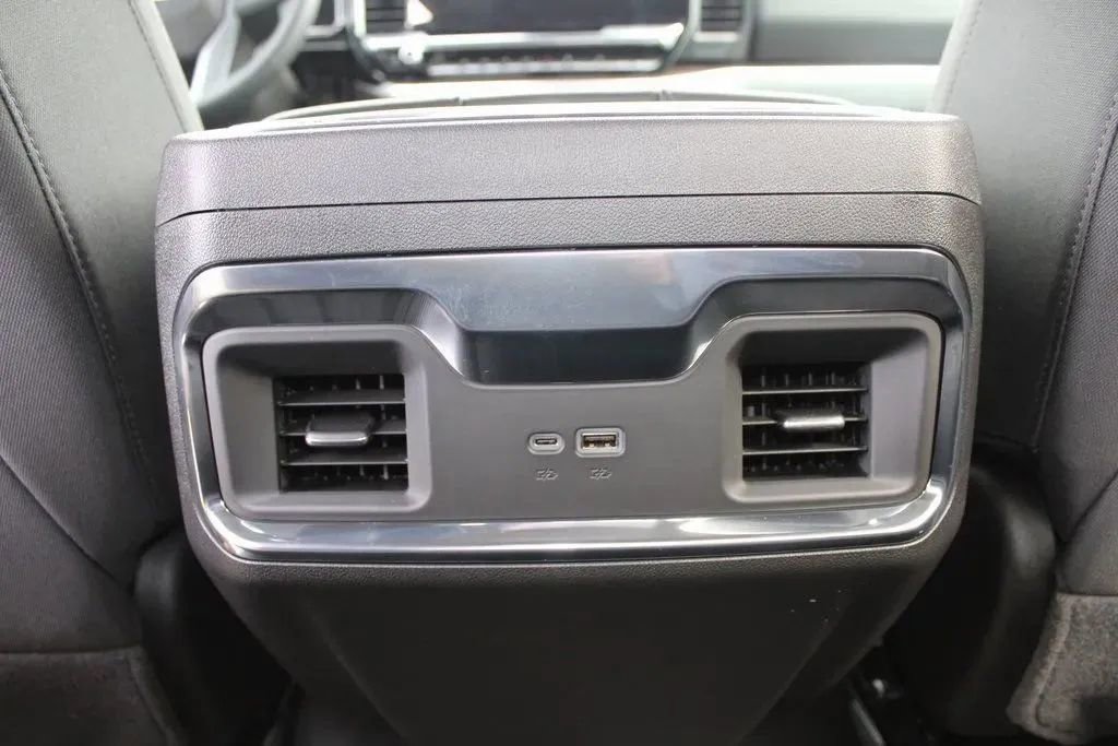 New 2025 GMC Sierra 1500 Elevation image 29