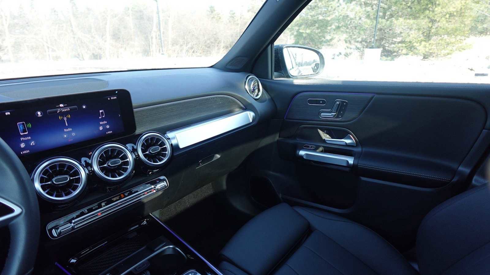 Used 2026 Mercedes-Benz GLB 250 4MATIC image 24